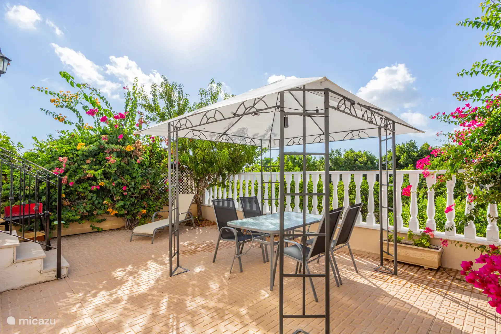 Terras achterzijde woning