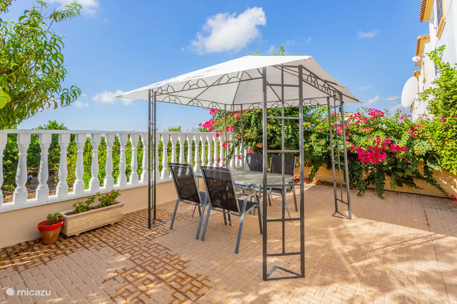 Terras achterzijde woning