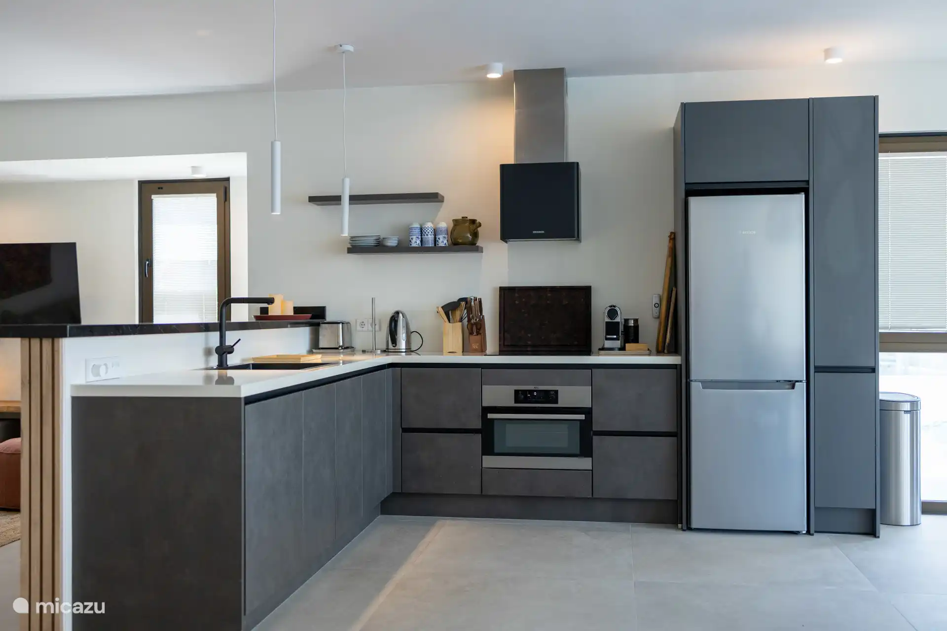 Voll ausgestattete Küche