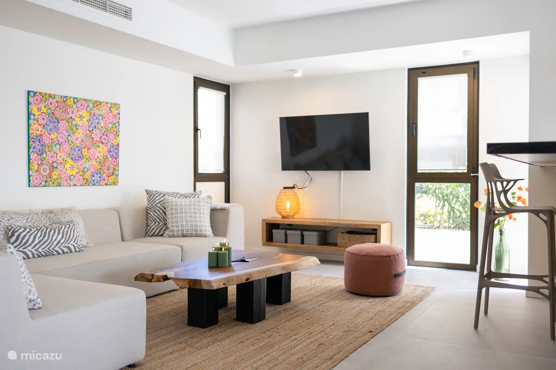 Lounge-Sofa im Wohnzimmer