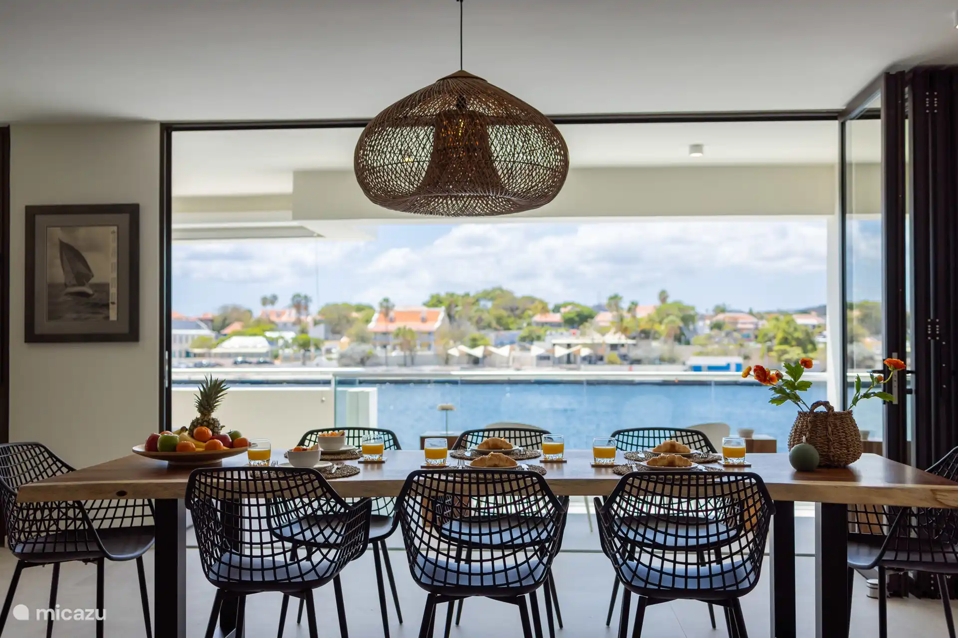 Esstisch im Wohnzimmer