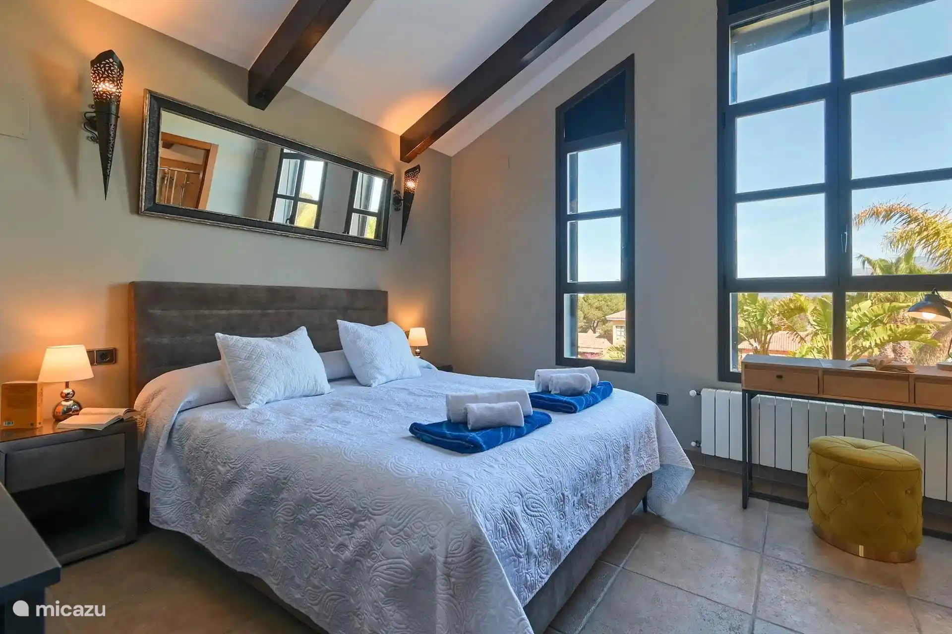 Slaapkamer 2 (uitziecht op de tuin en Montgo)