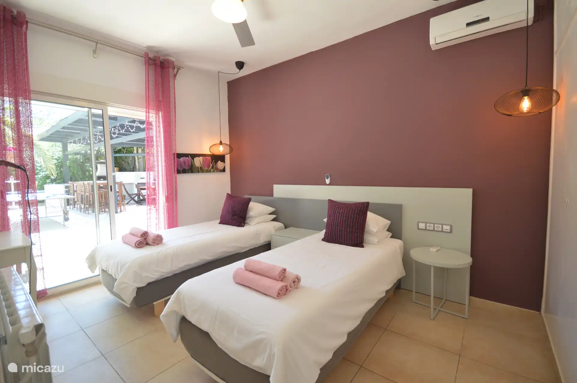 De master slaapkamer aan het terras: inmiddels iets geactualiseerd... nieuwe foto komt later