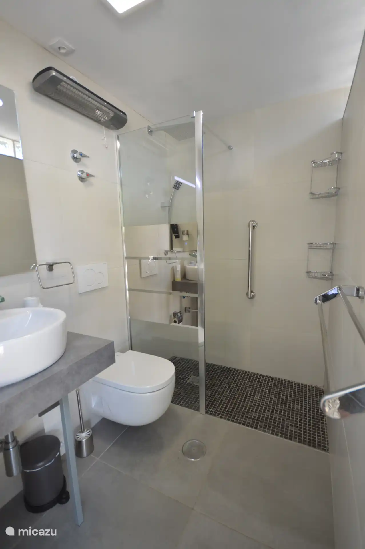 buiten badkamer, naast het terras