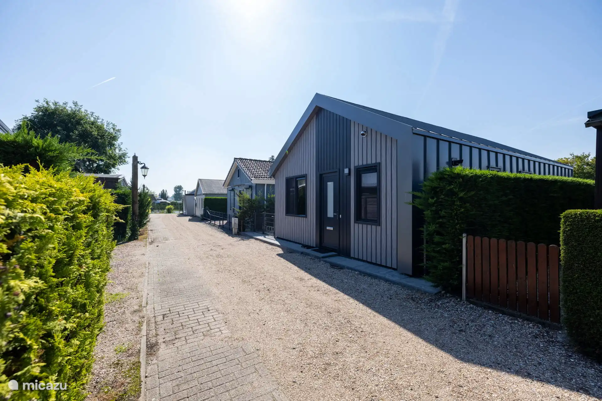 Voorkant vanaf rechts
