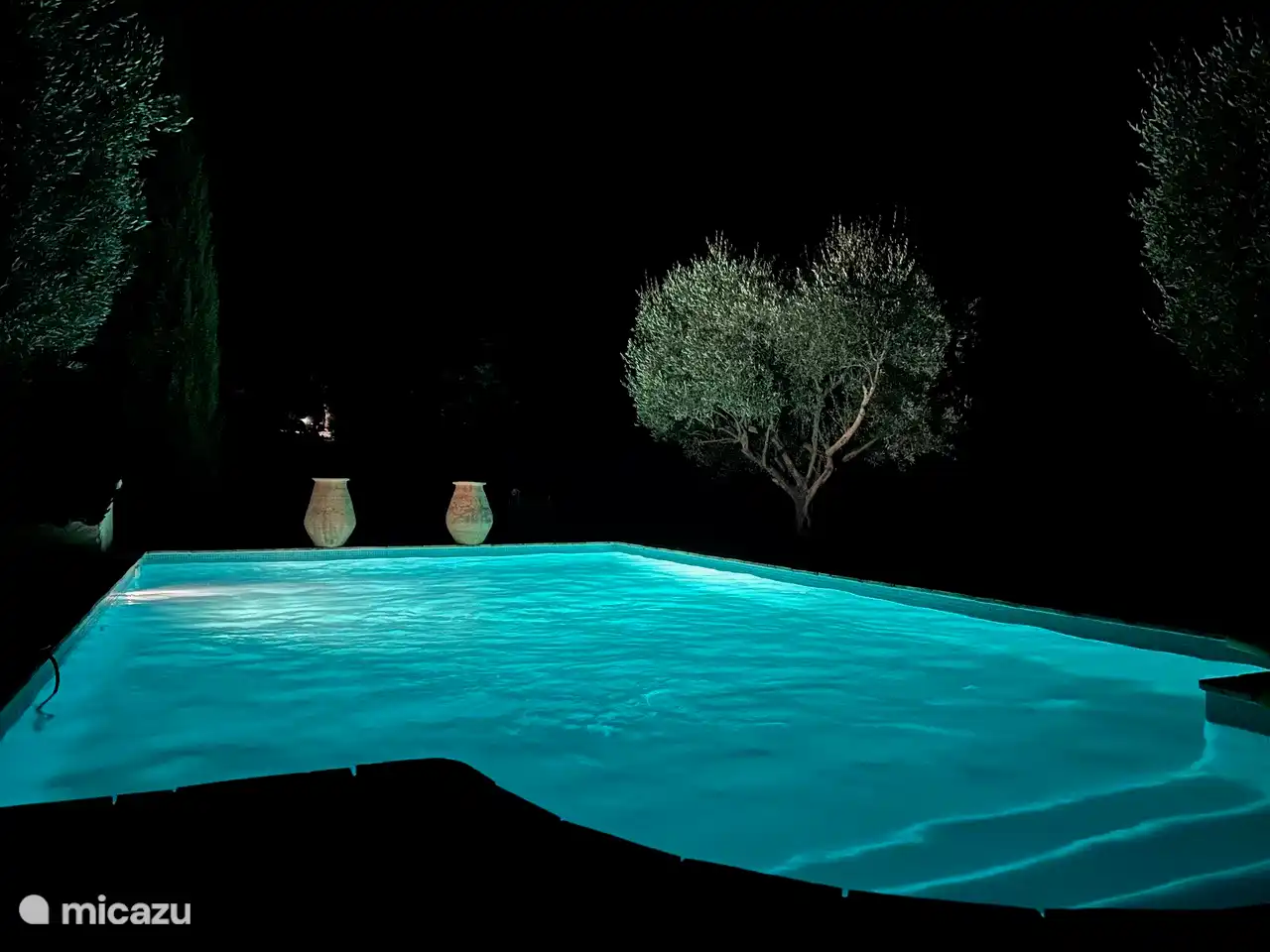 Piscina por la tarde