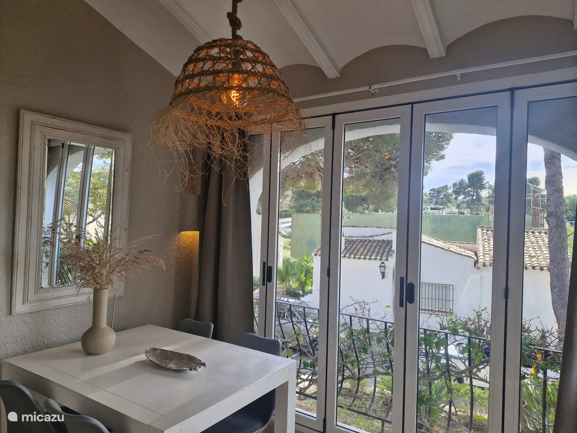 The naja/conservatory where you can sit sheltered in the sun in early spring