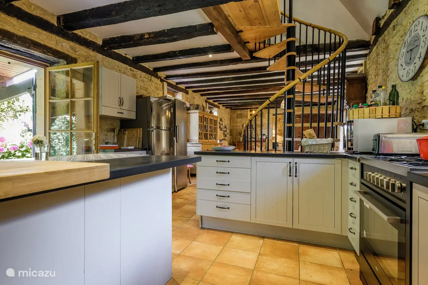 Keuken, woonkamer en trap