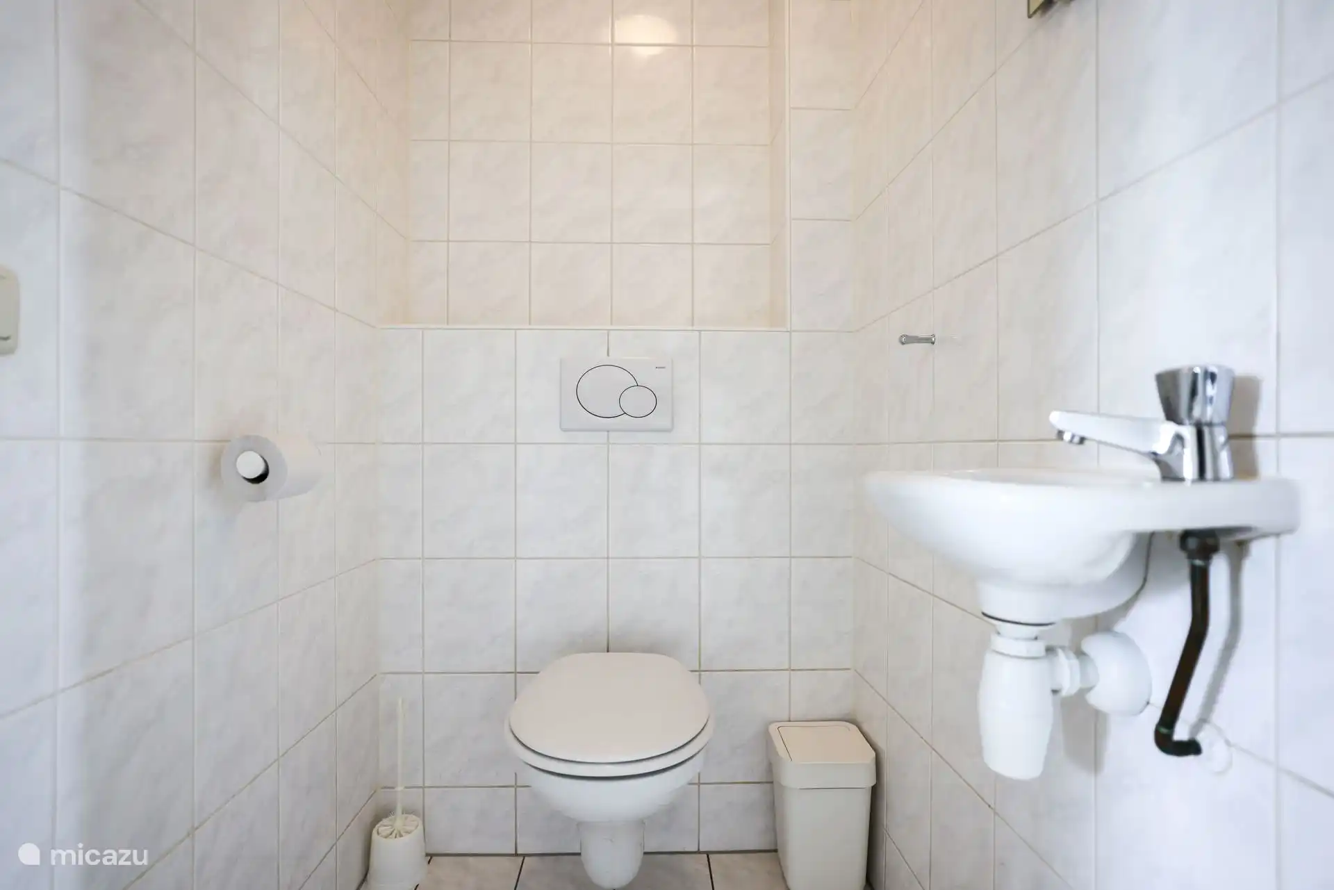 Apart toilet