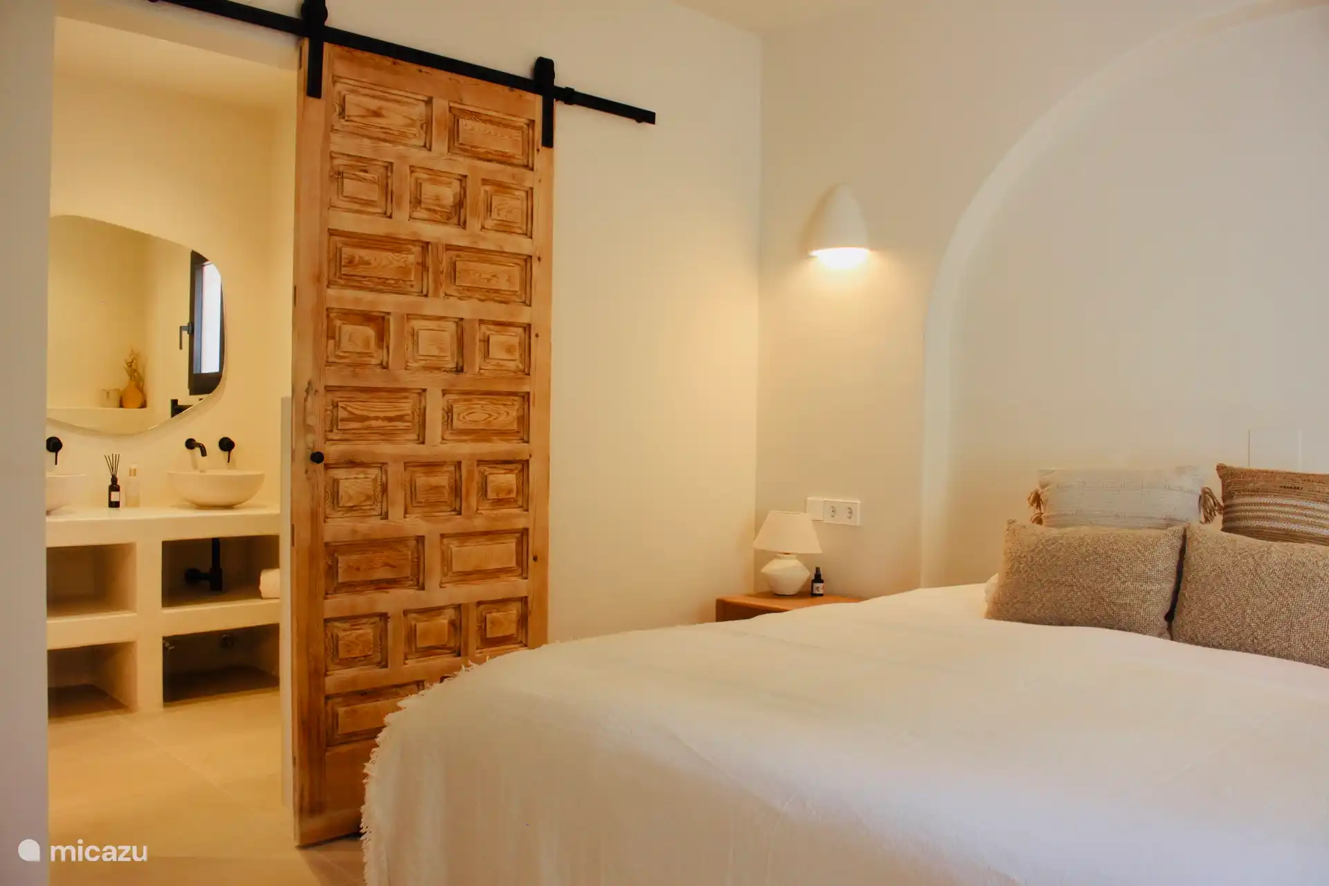 Masterbedroom met ensuite badkamer