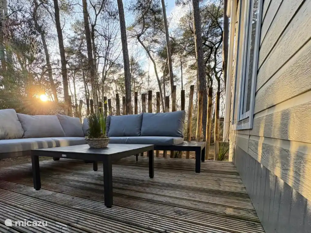 Terras bij ochtendzon Vila Norg