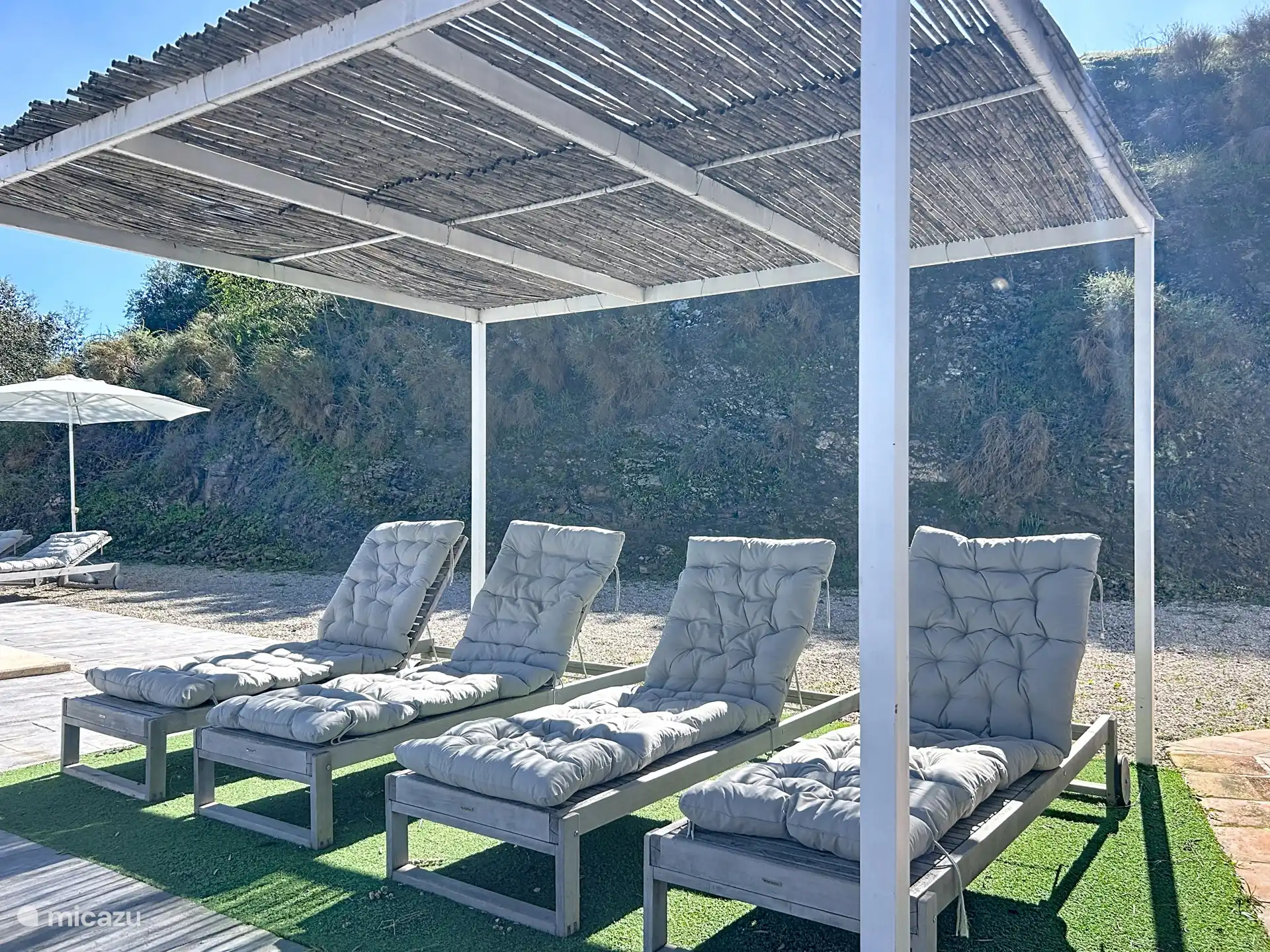 ligbedden, met zachte kussens!