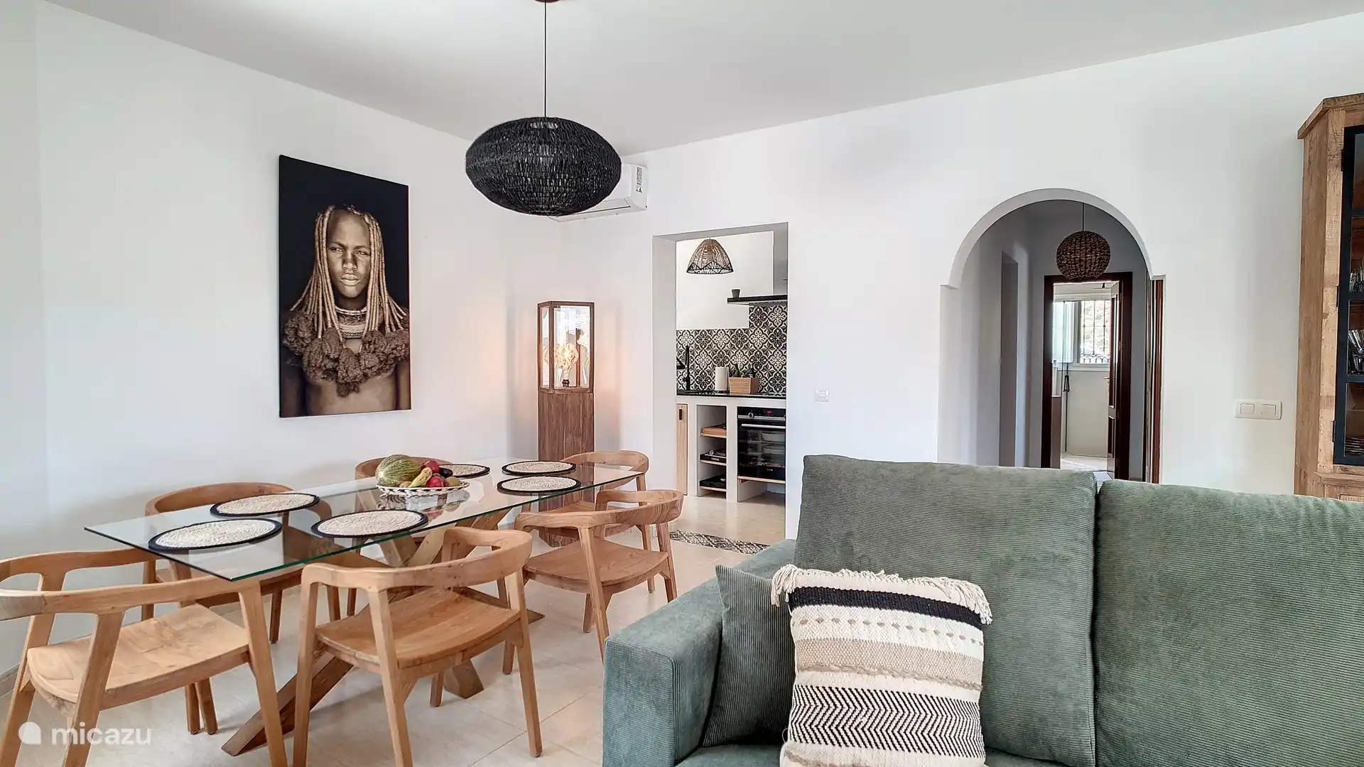 Salón interior y zona de comedor