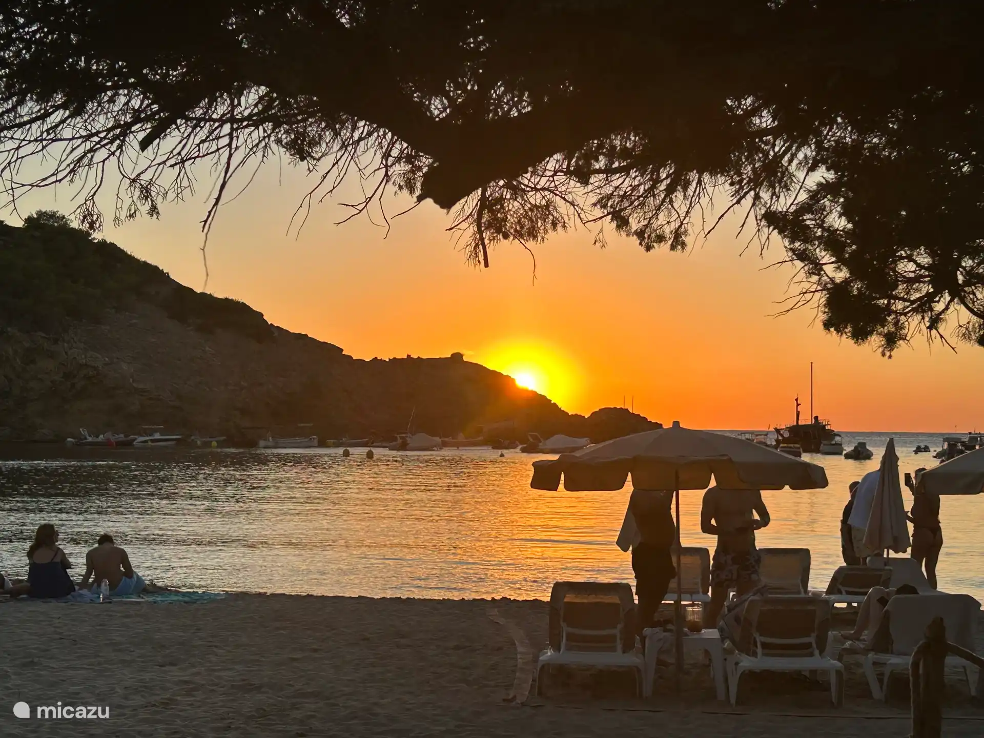Cala Vadella, het zandstrand op 10 min. wandelafstand van het appartement