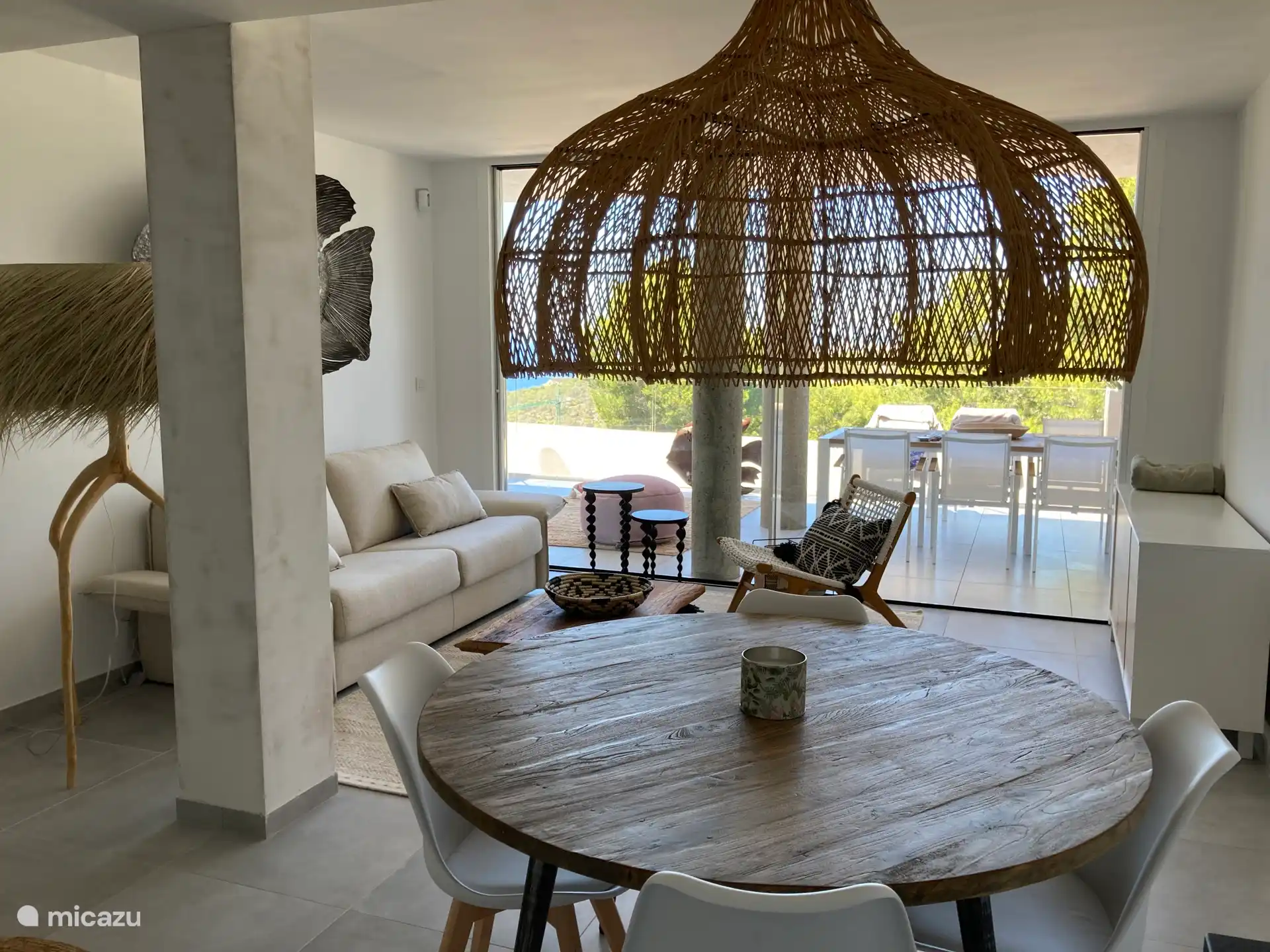 Leefruimte met zetelbed