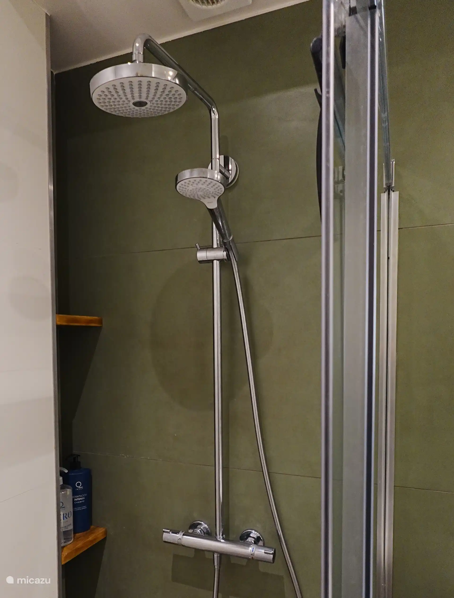 Ducharse con espacio — La ducha a puerta de El Rincón