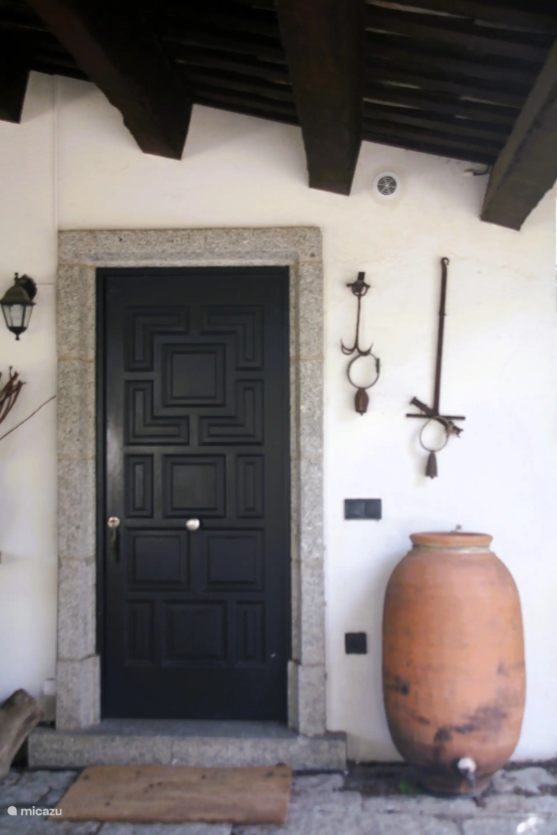 Tu propia puerta principal — discreta y elegante