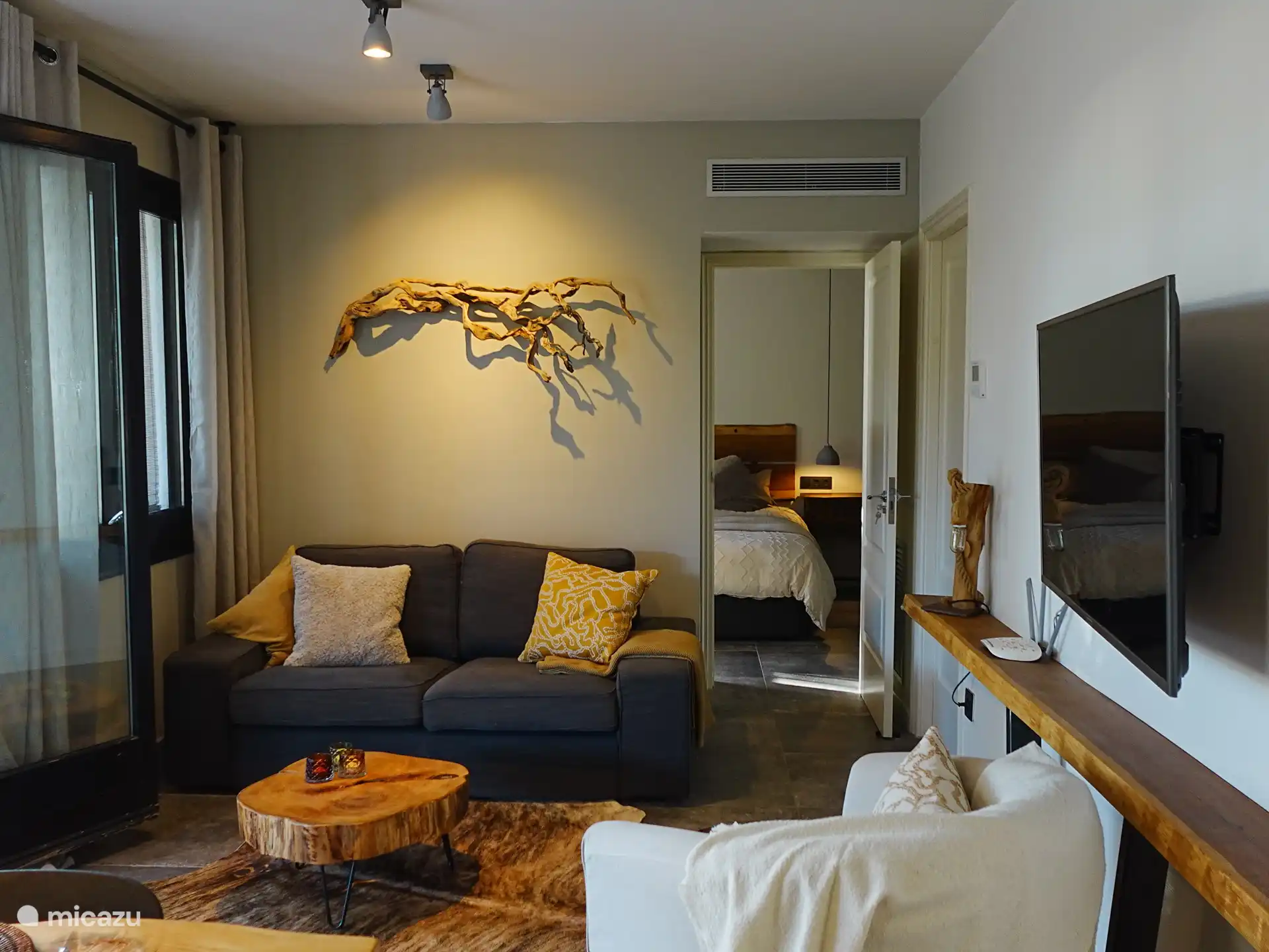 Espacio, calidez y carácter — el salón de El Rincón