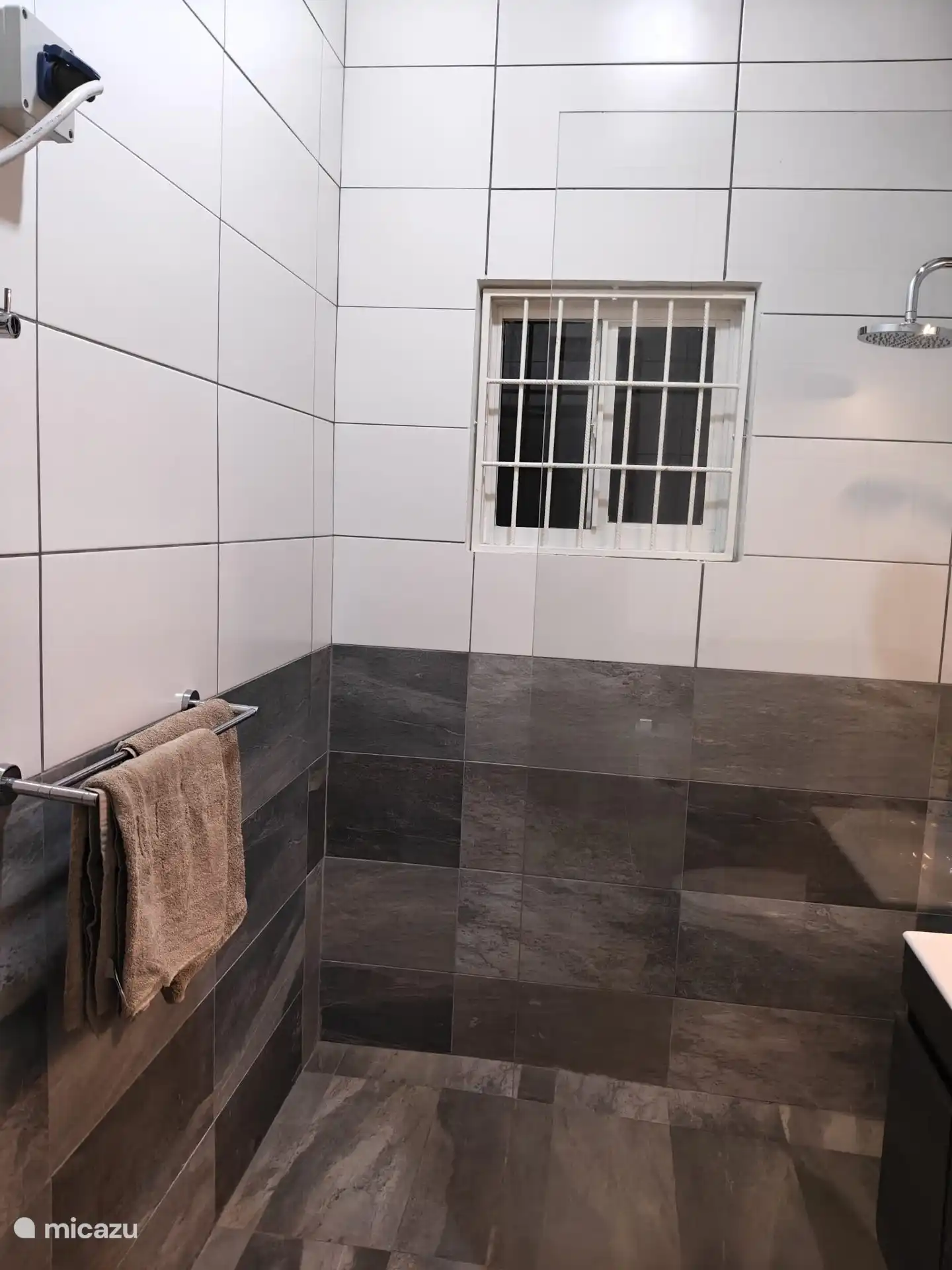 Badkamer incl linnengoed en föhn
