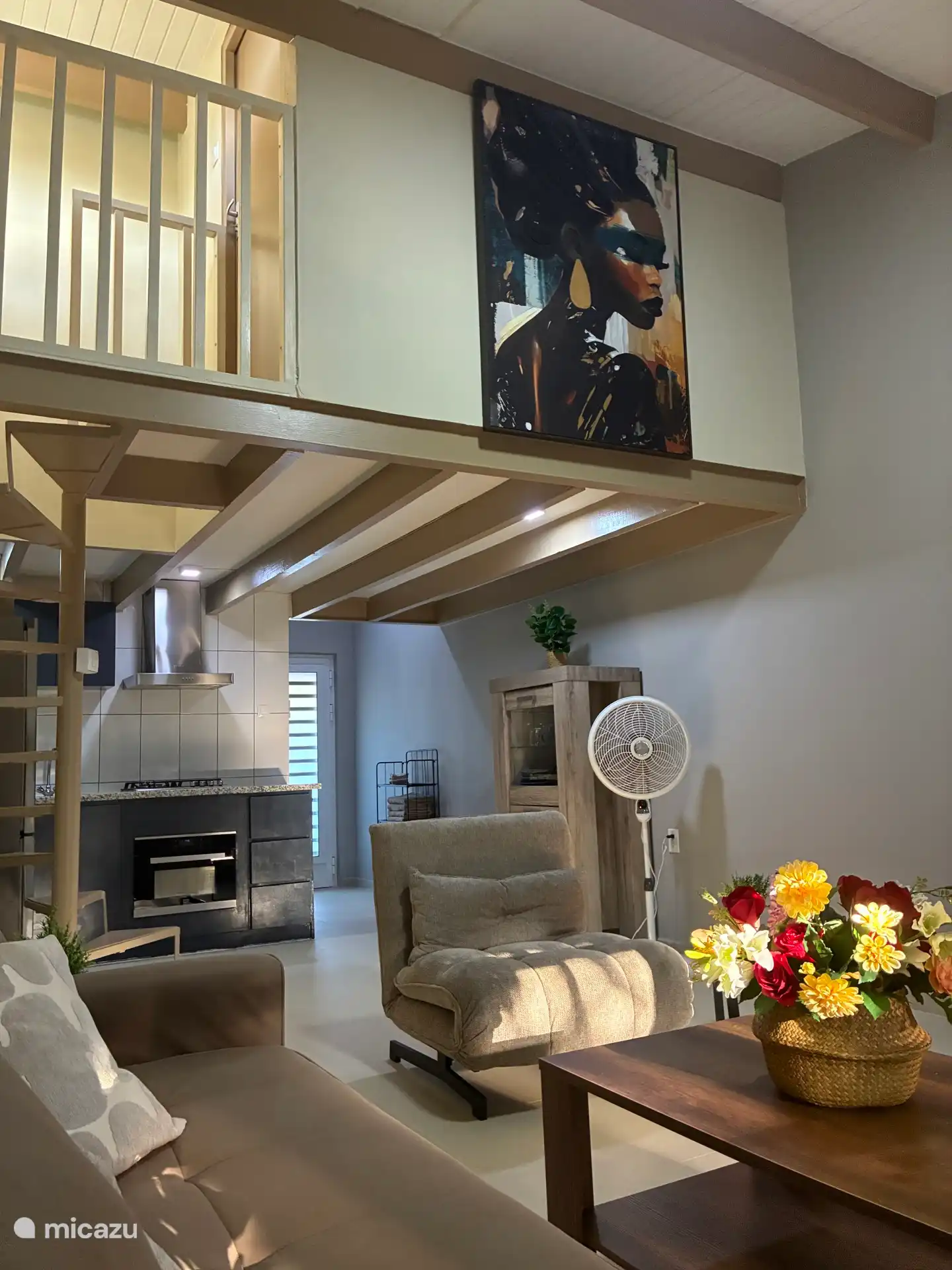 Woonkamer met zithoek 