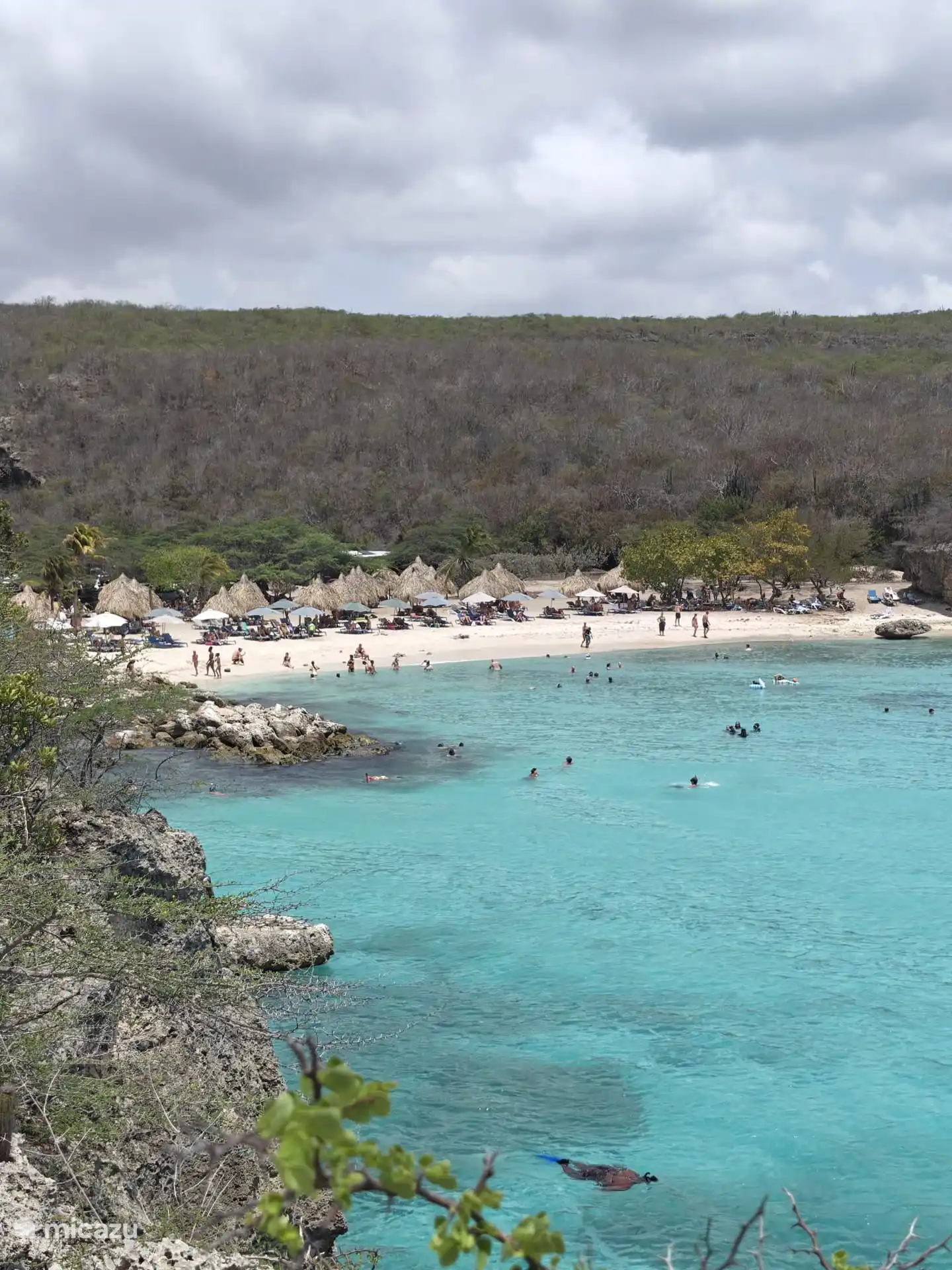 Overzichtsfoto van Daaibooi beach