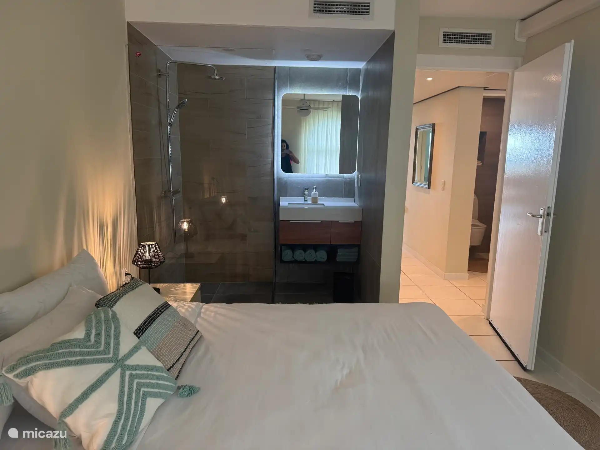 2ème chambre avec salle de bain