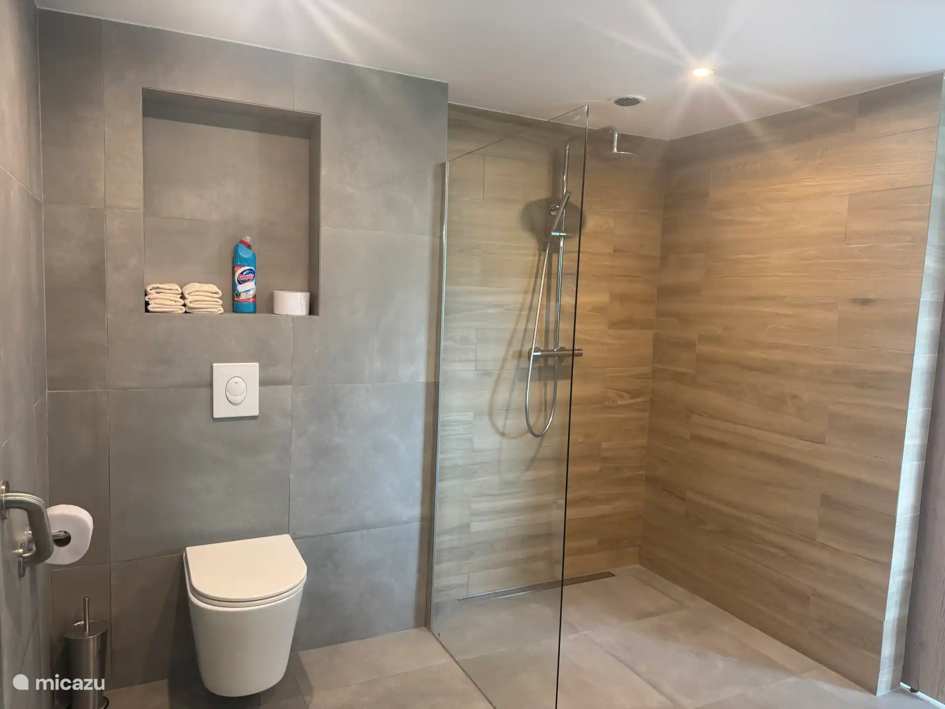 Salle de bain très spacieuse