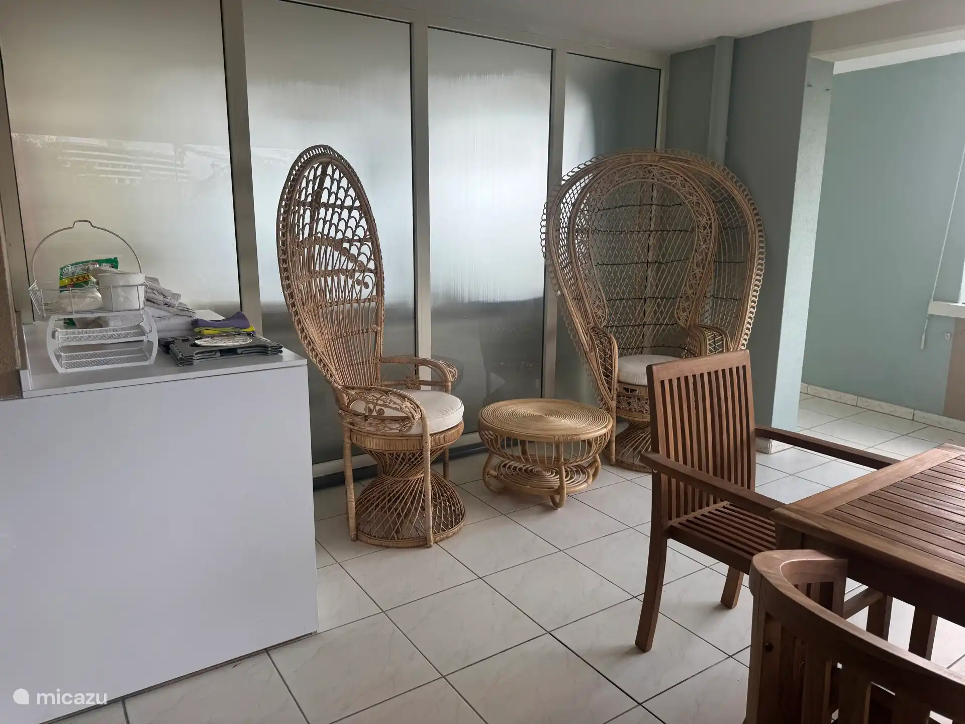 Un royal qui se détend sur la terrasse