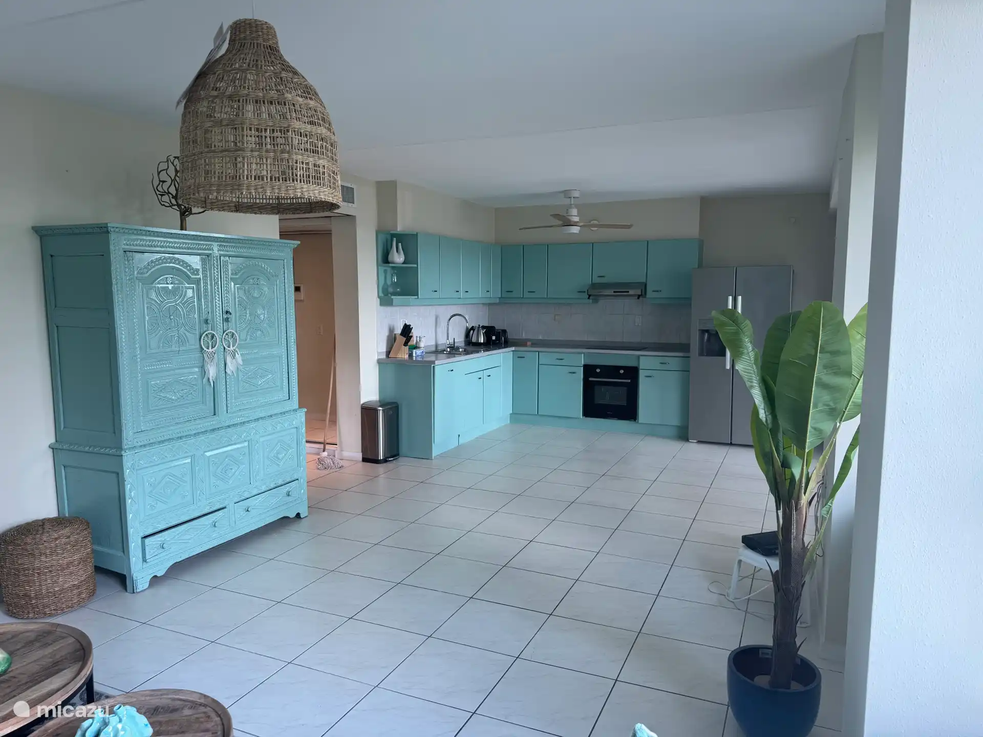 Armoire à vaisselle et cuisine