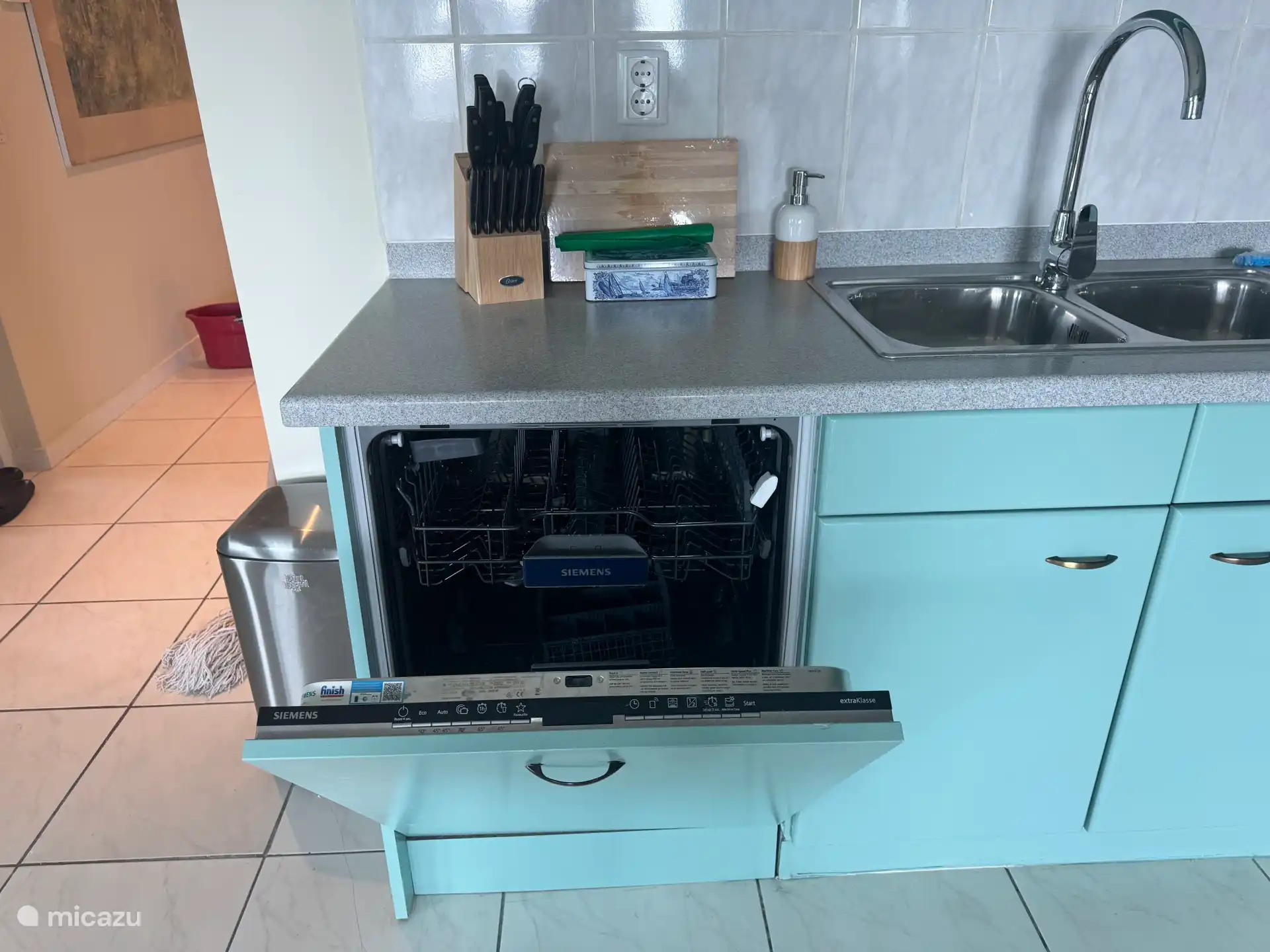 Cuisine avec lave-vaisselle intégré