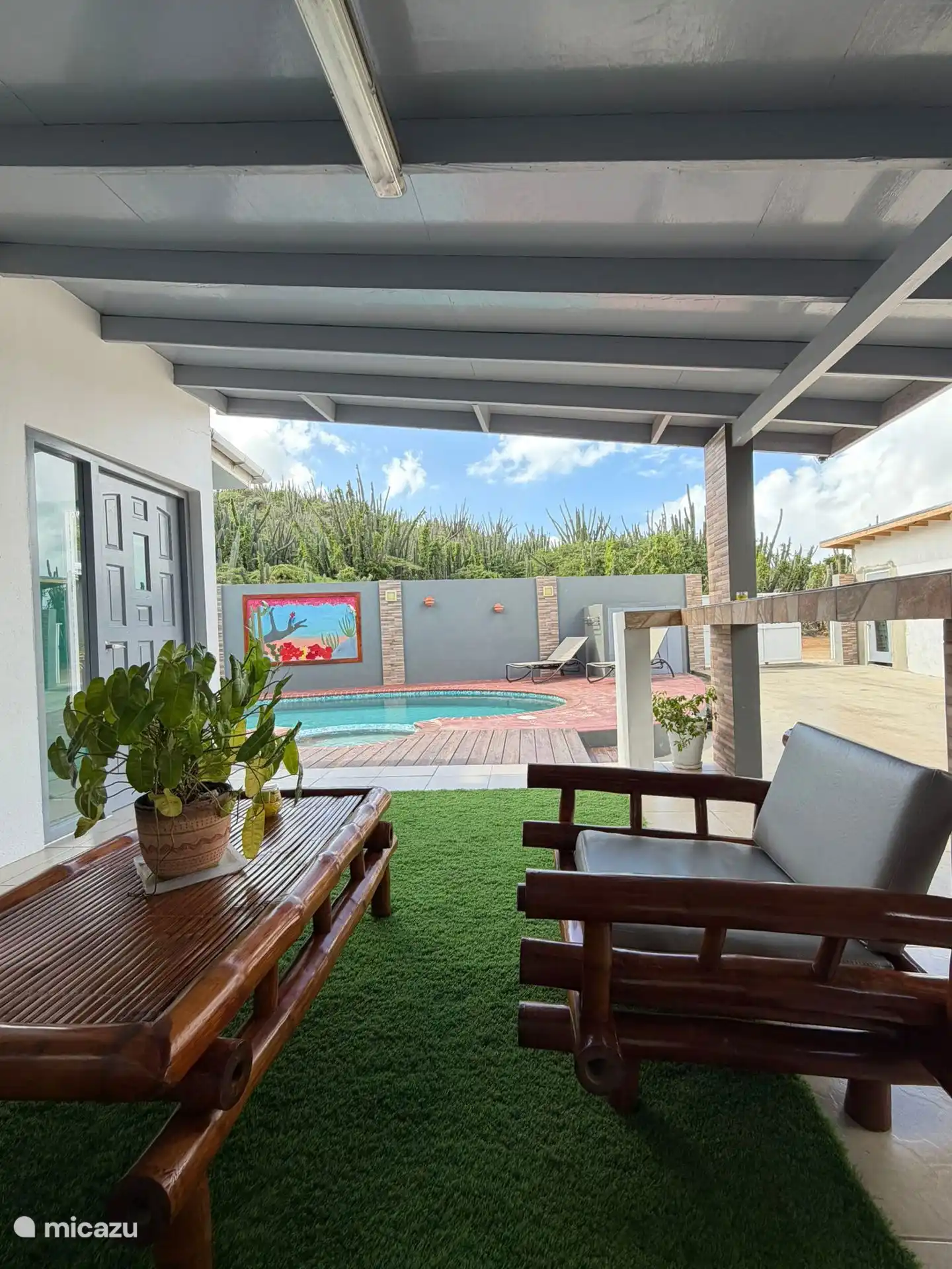 Gemütlicher Ess-/Loungebereich neben der Küche