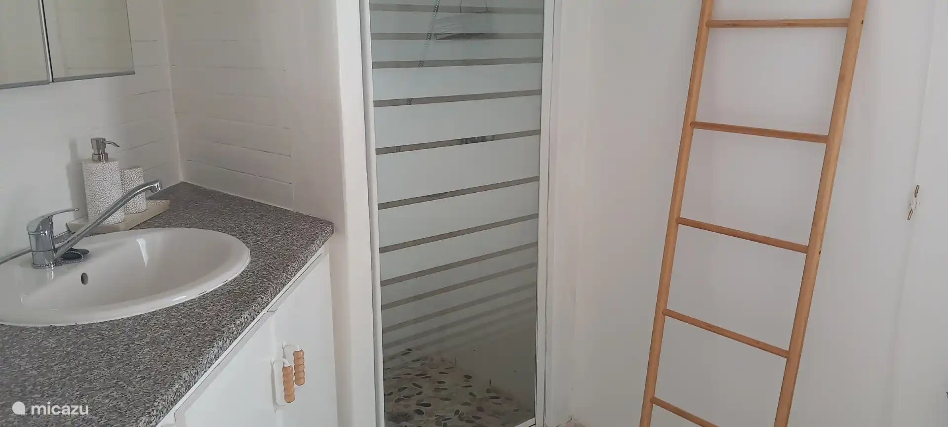 Gite bathroom