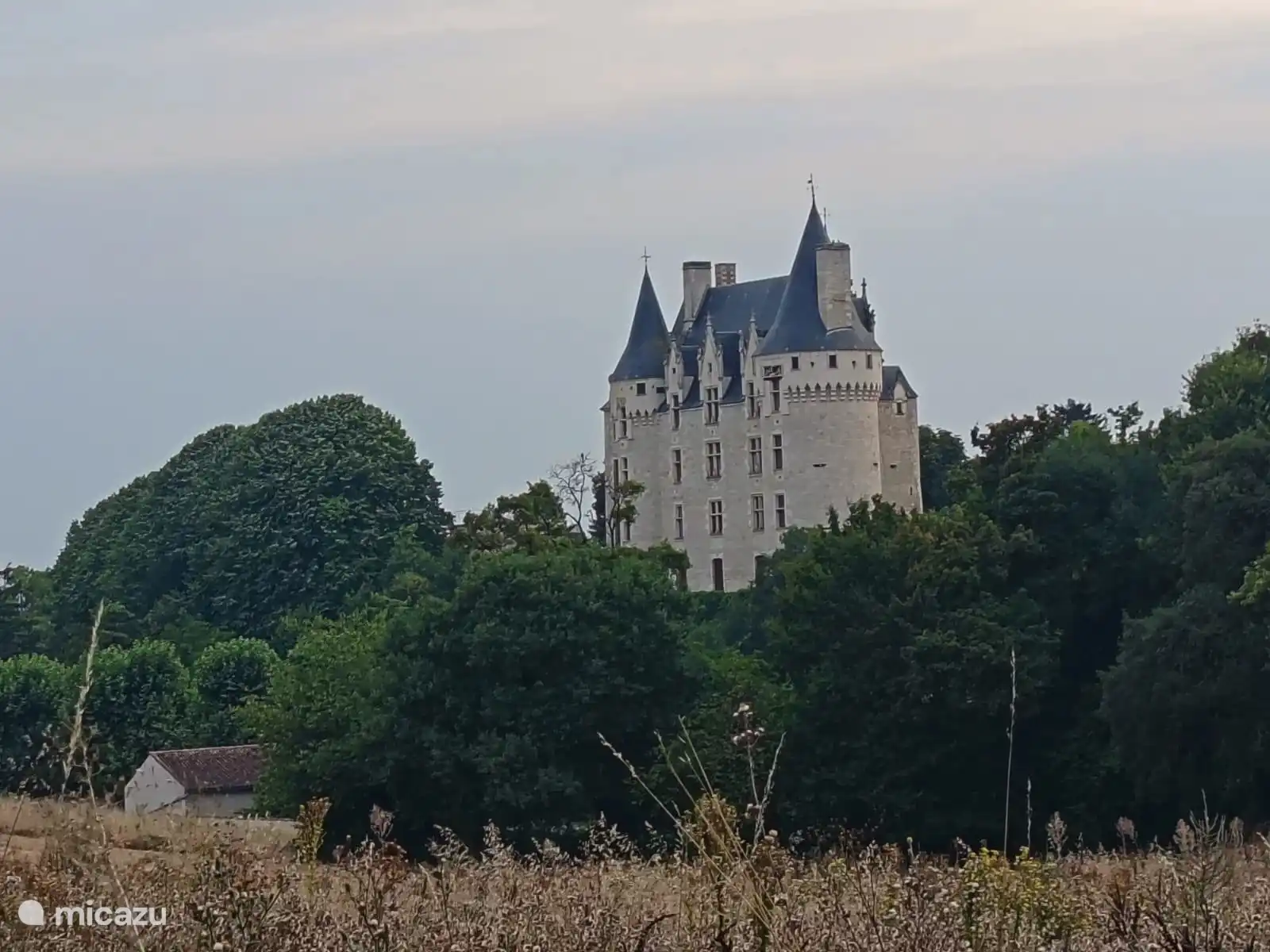 Château à 1,5 km de la maison