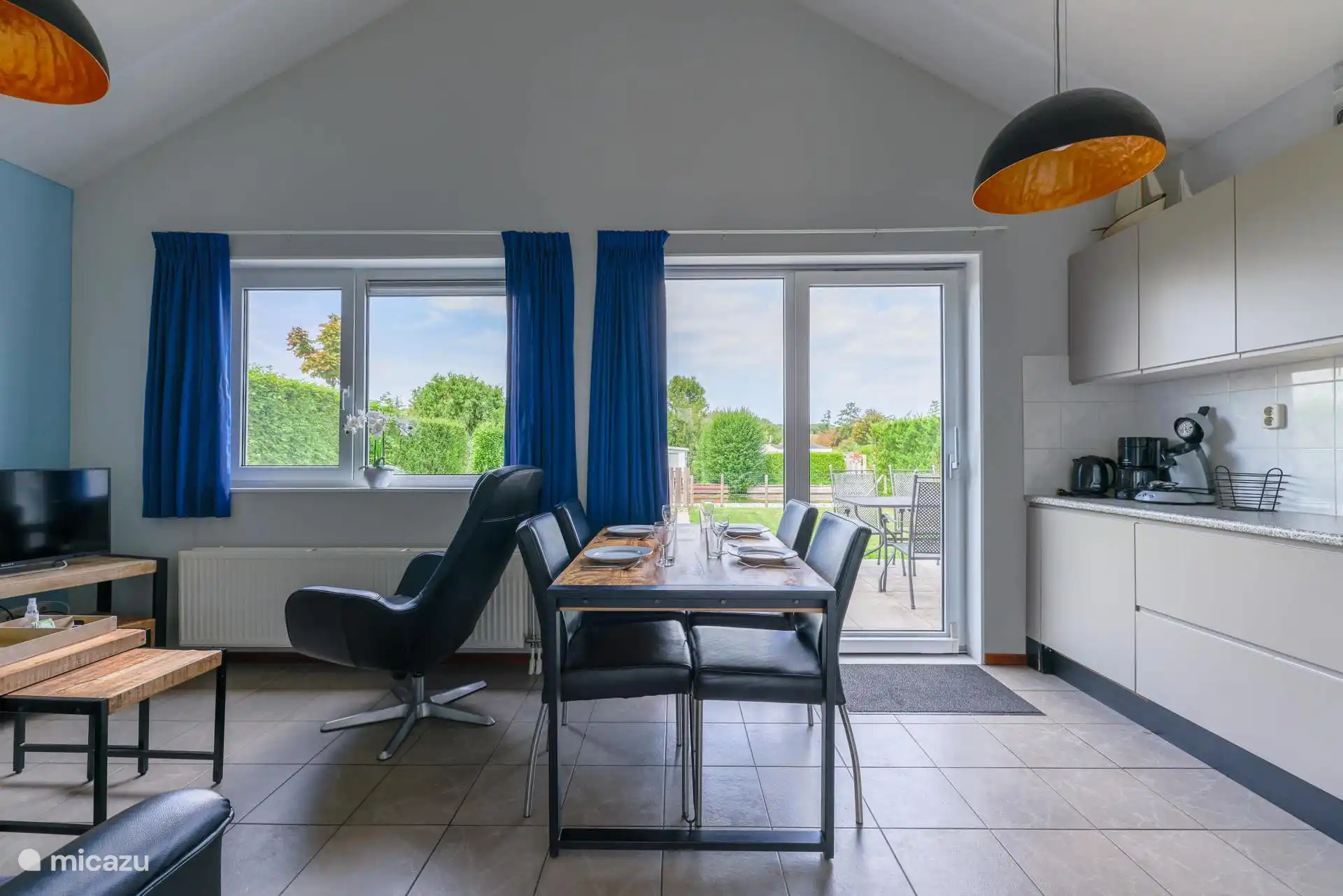 Woonkamer vanaf de gang