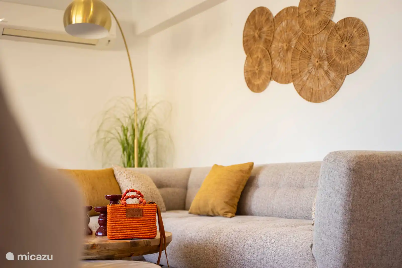 Living room with sofas, TV, air conditioning, access to terrace, sea view.