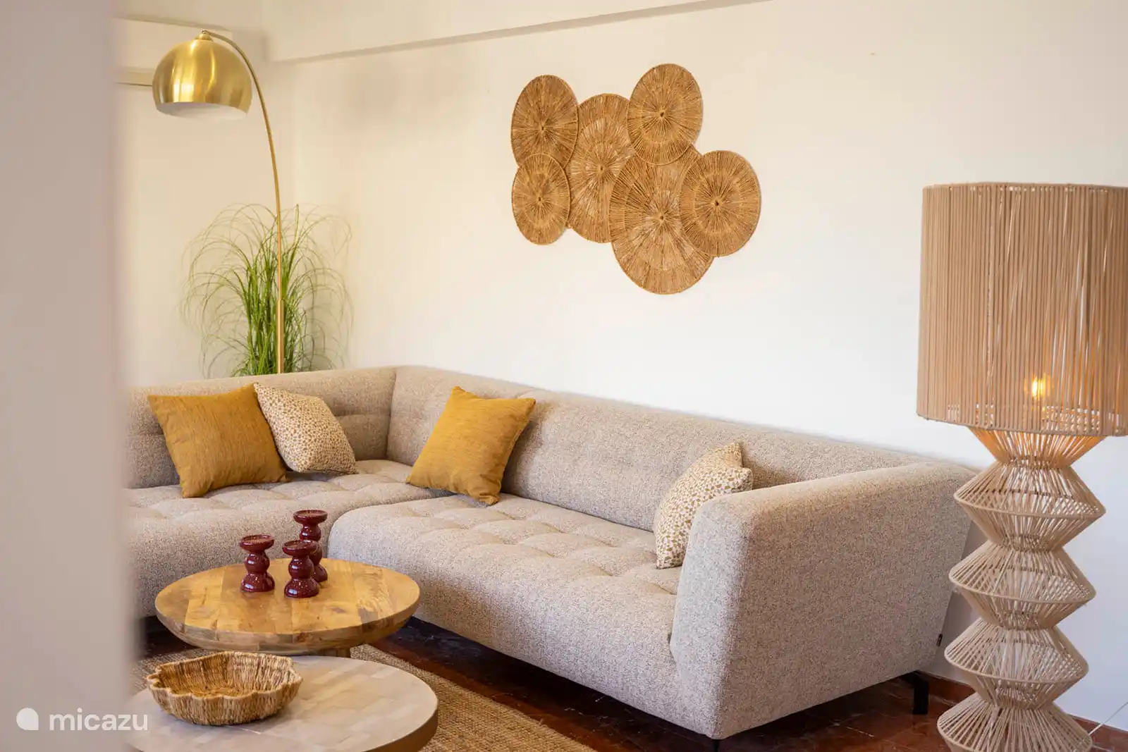 Living room with sofas, TV, air conditioning, access to terrace, sea view.