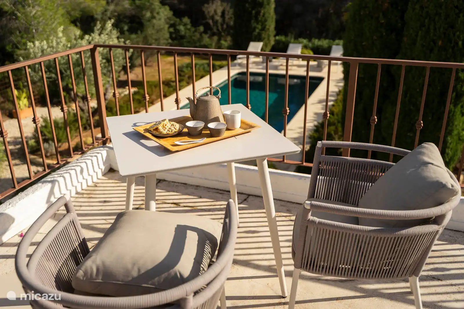 Bedroom 4 – Master
Double bed, en-suite bathroom with shower, toilet, access to terrace with views of nature, swimming pool.