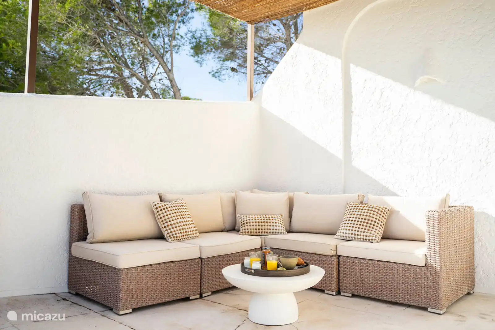 Bedroom 4 – Master
Double bed, en-suite bathroom with shower, toilet, access to terrace with views of nature, swimming pool.