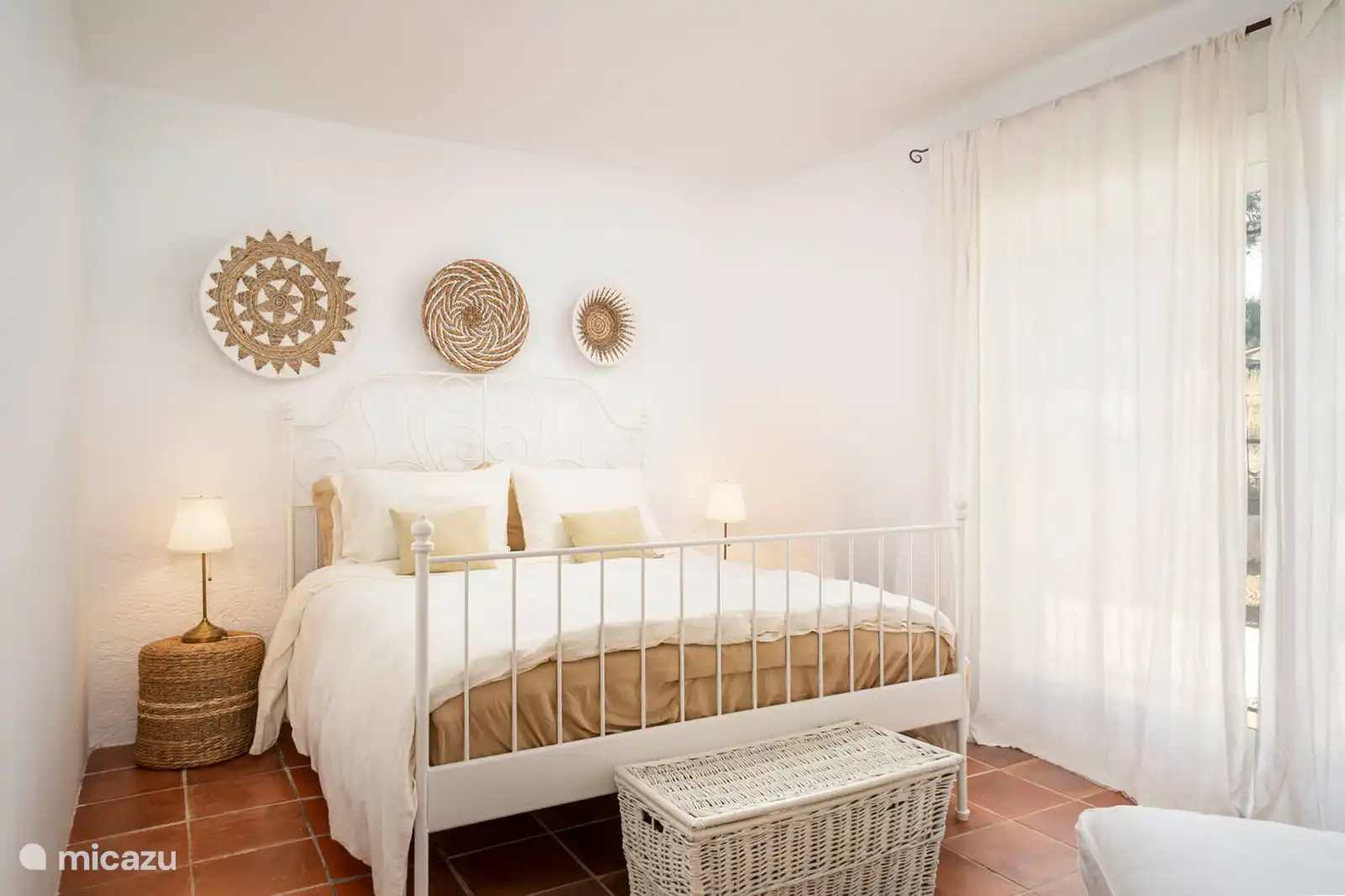 Bedroom 2
Bedroom with 1 double bed 180 cm. Bathroom with shower shared with bedroom 3.