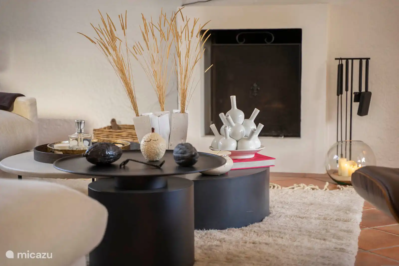 Living room with sofas, TV, air conditioning, terrace access.