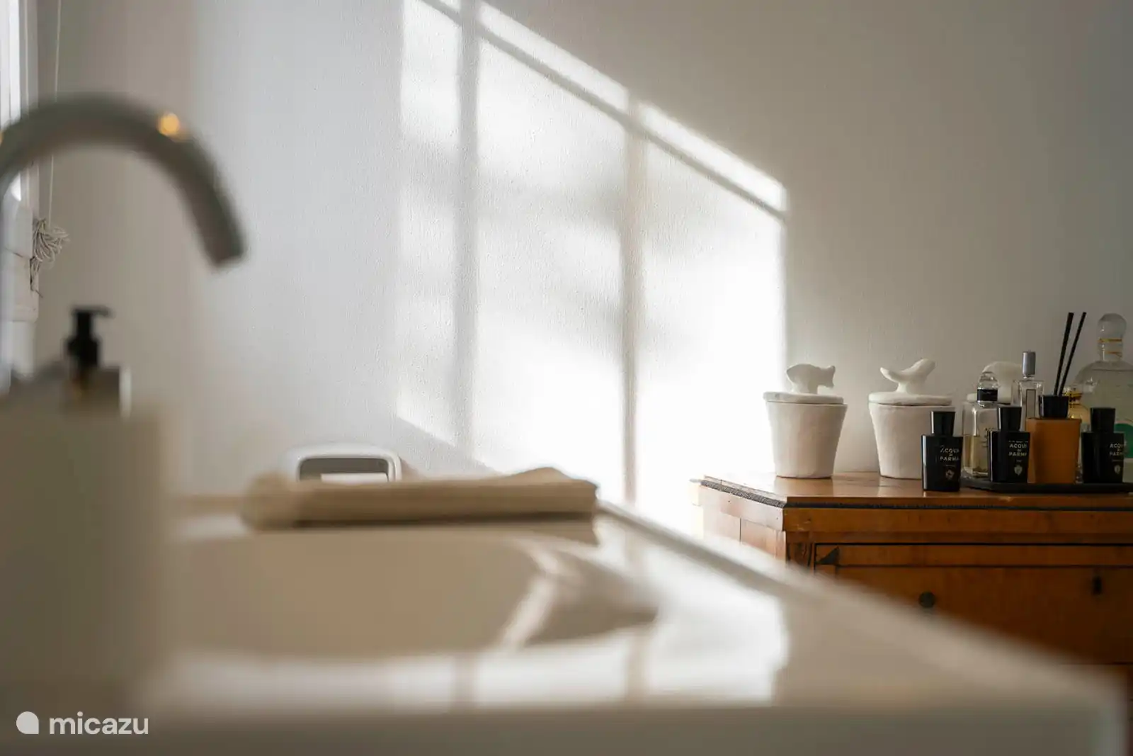 Bedroom 4 – Master
Double bed, en-suite bathroom with shower, toilet, access to terrace with views of nature, swimming pool.