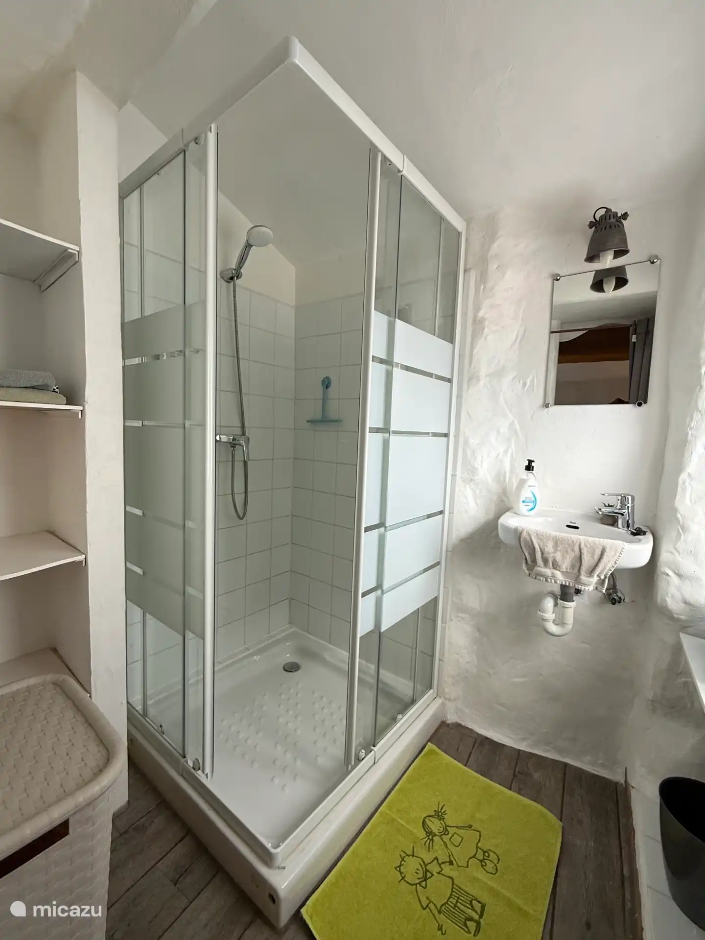 Cabina de ducha en la planta baja