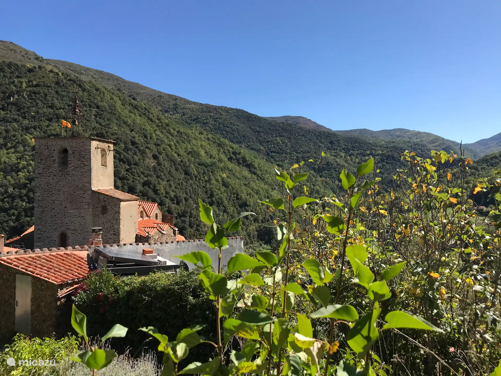 Nuestra pequeña iglesia de Baillestavy y el valle