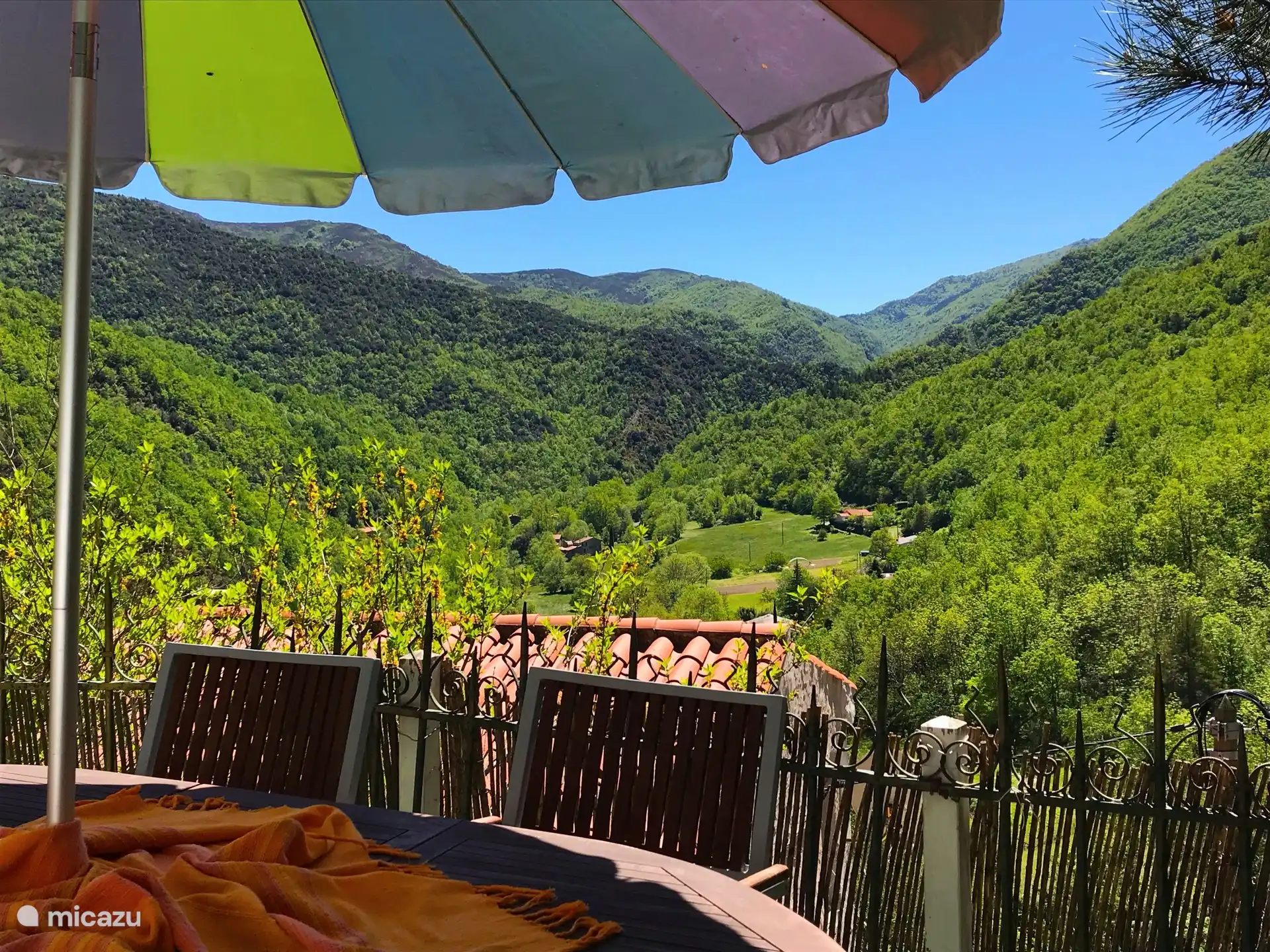 Impresionantes vistas del valle desde el jardín