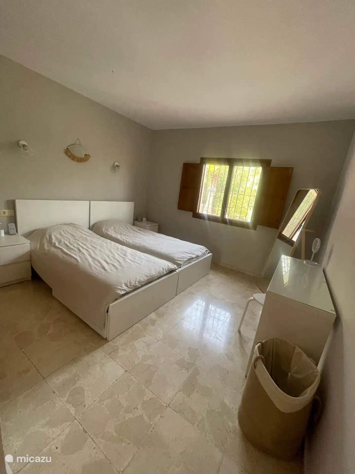 Dormitorio en la planta superior con 2 camas individuales