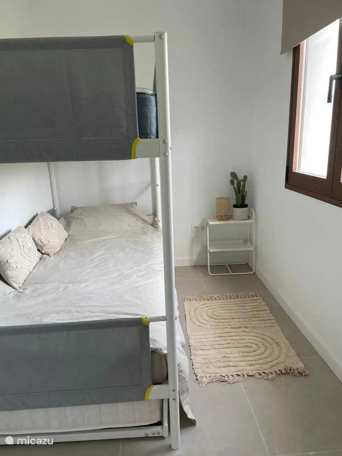 Cama de litera para 2/3 personas en la casa de huéspedes