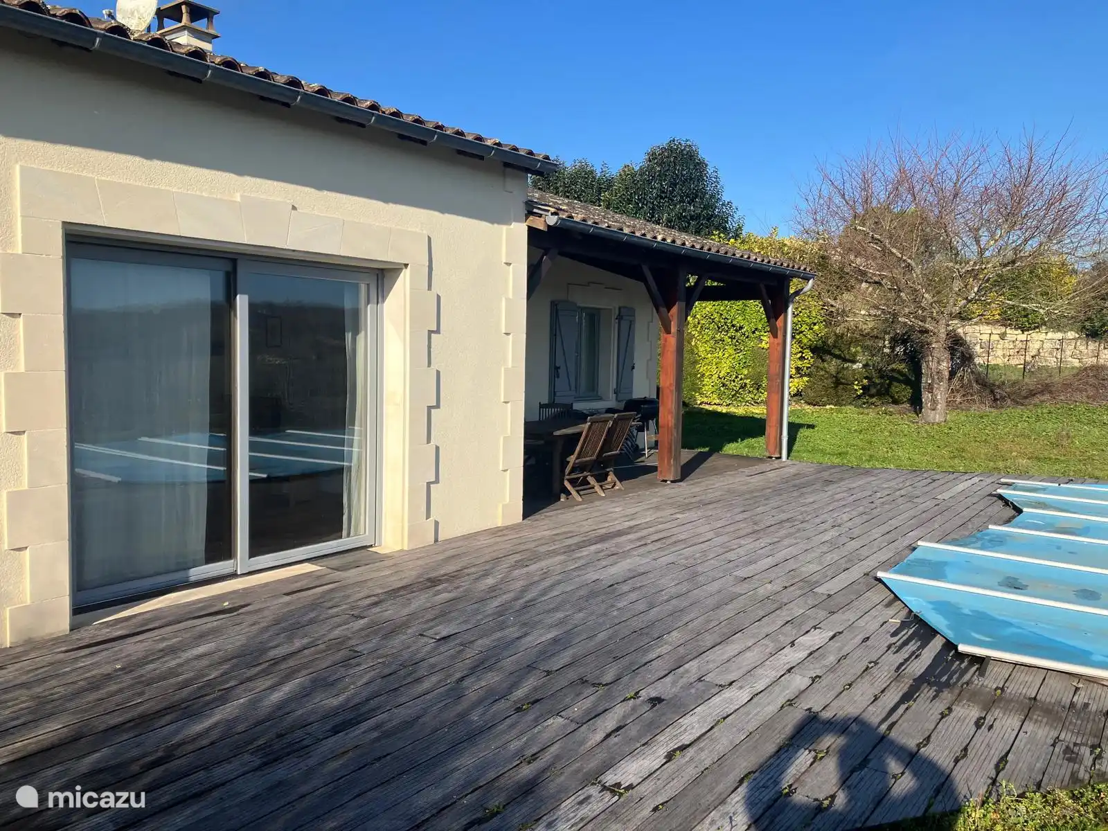 Achter terras Le Grenadier. 