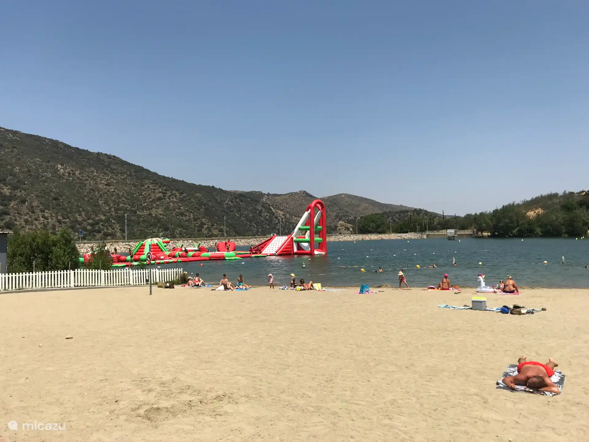 Mucha diversión acuática en el lago Vinca