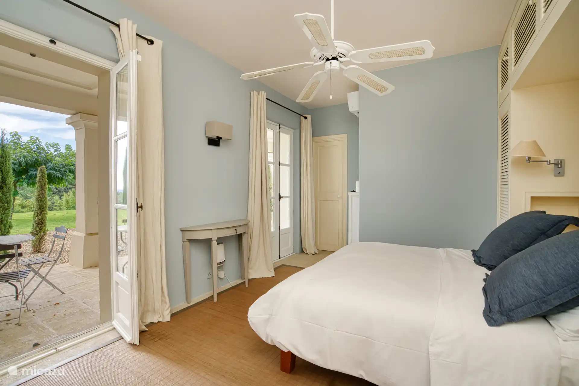 Bedroom with A/C abd direct access to the terrace