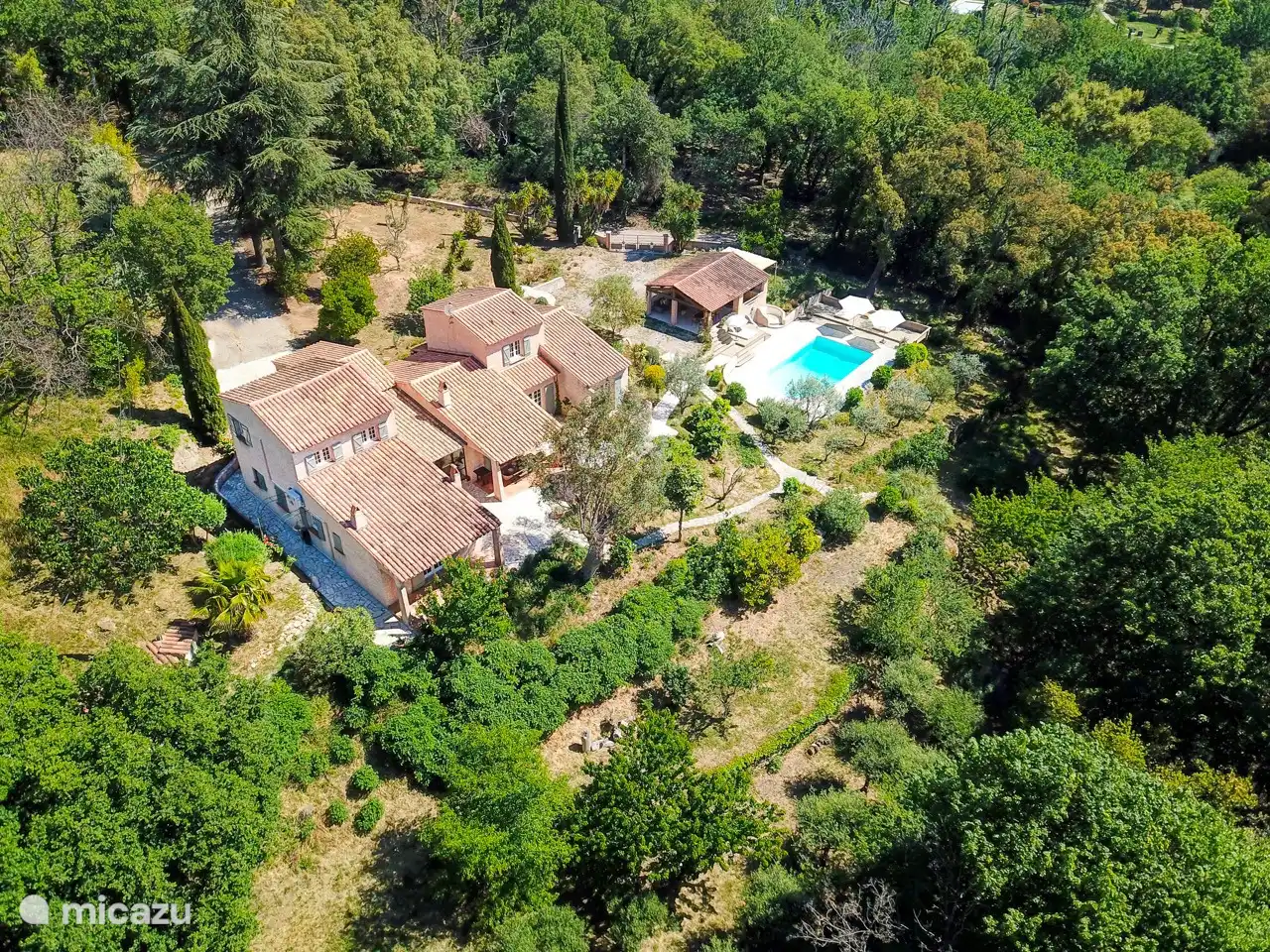 Villa in La Garde-Freinet with 5 bedrooms, aswimming pool and a petanque court.